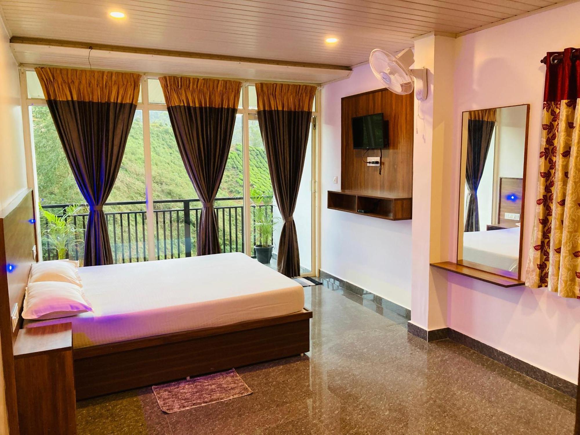 Carmel Home Stay Мунар Екстериор снимка